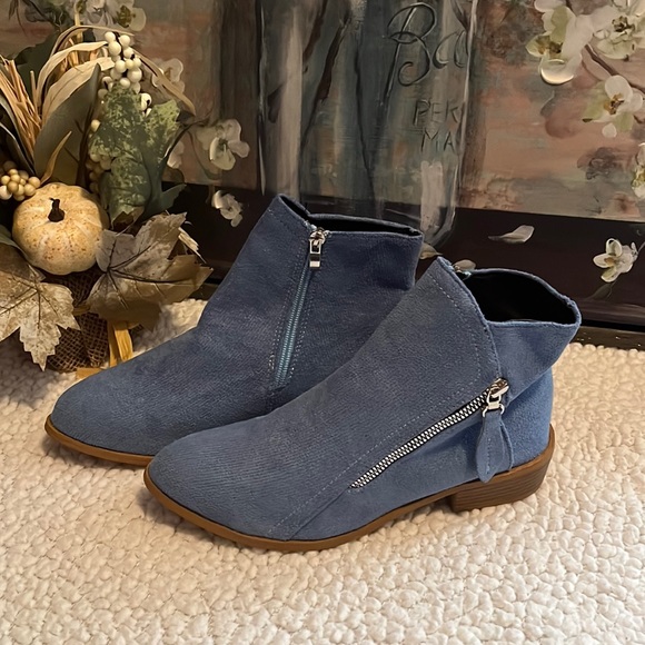 Shoes - NWOT Blue Booties, Size 7.5
